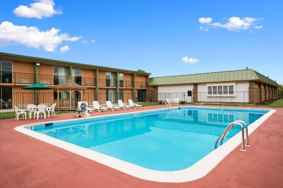 Baymont By Wyndham Salem Roanoke Area Hotel Exterior photo